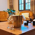The Newport Included 3h Private Indoor Welnes & Use E-bikes Bed & Breakfast