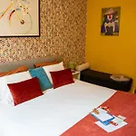 The Newport Included 3h Private Indoor Welnes & Use E-bikes 4*