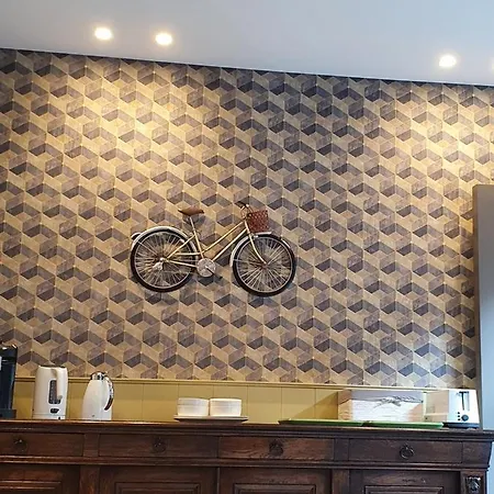 The Newport Included 3h Private Indoor Welnes & Use E-bikes Bed & Breakfast 4*