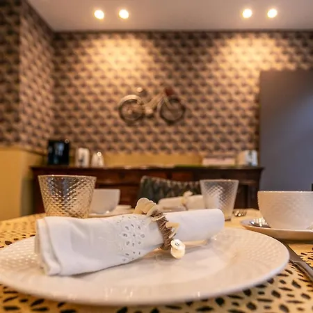 The Newport Included 3h Private Indoor Welnes & Use E-bikes 4*