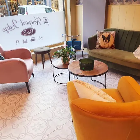 The Newport Included 3h Private Indoor Welnes & Use E-bikes Bed & Breakfast