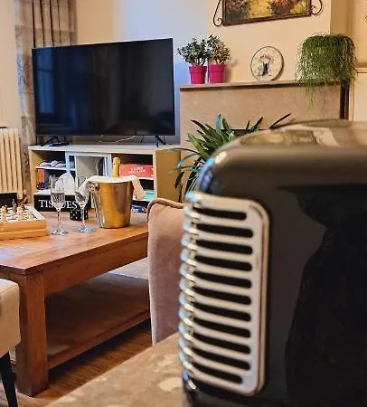 The Newport Included 3h Private Indoor Welnes & Use E-bikes Bed & Breakfast
