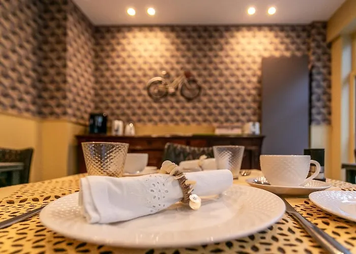 The Newport Included 3h Private Indoor Welnes & Use E-bikes 4*