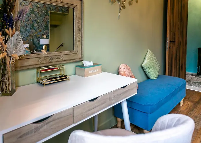 The Newport Included 3h Private Indoor Welnes & Use E-bikes Bed & Breakfast 4*