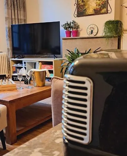 The Newport Included 3h Private Indoor Welnes & Use E-bikes Bed & Breakfast